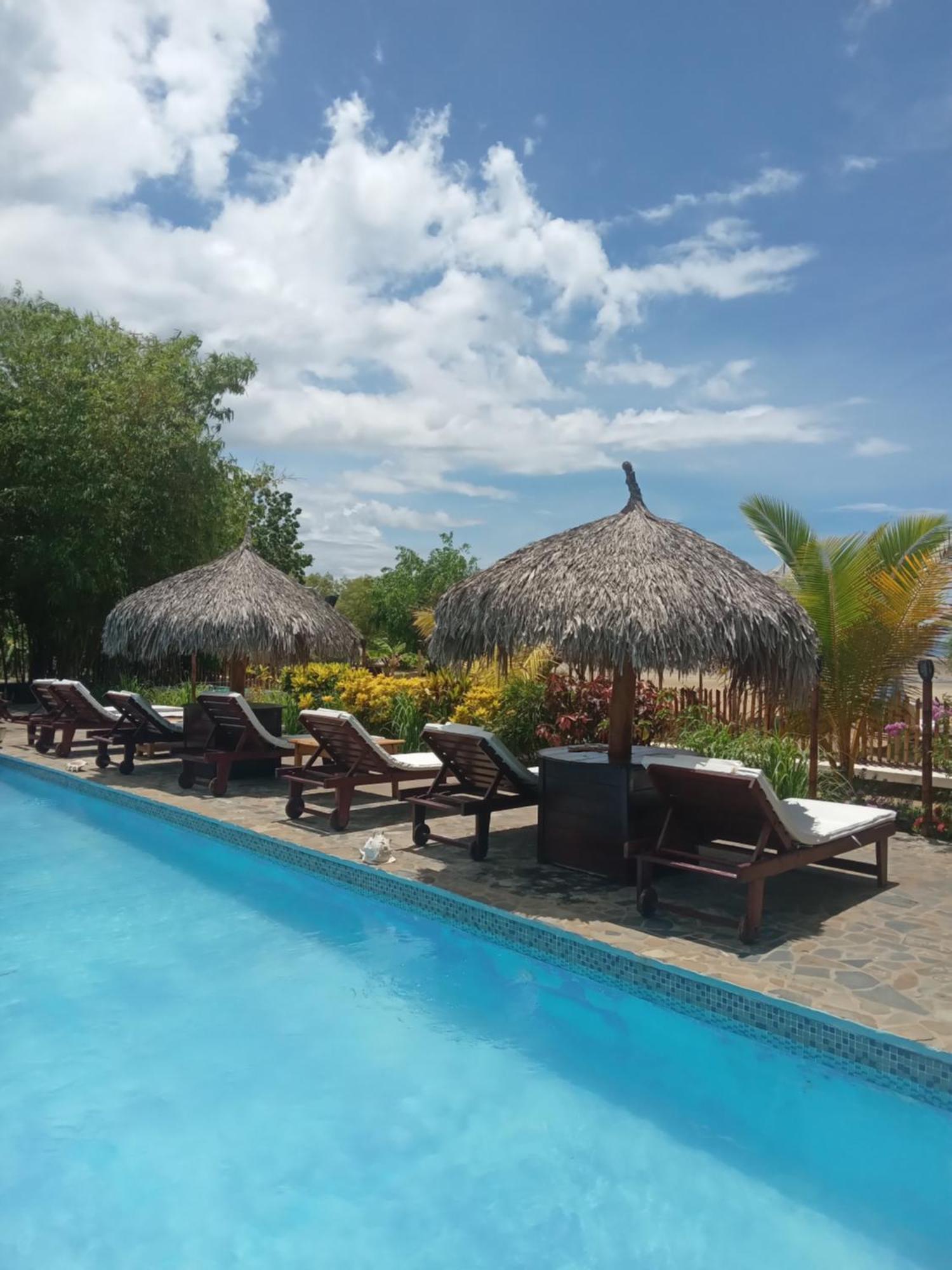 Le Moya Beach Нуси-Бе Экстерьер фото